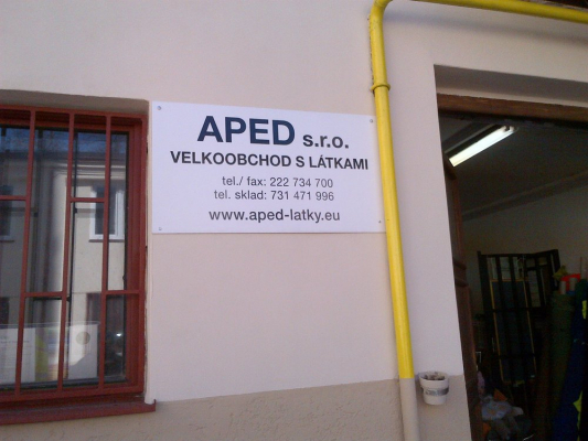 APED - průchod z ulice Bořivojova